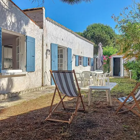 3 Bedroom Awesome In Holiday home *