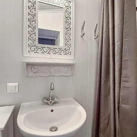 3 Bedroom Awesome In Holiday home